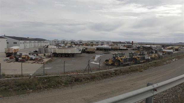 Vista del playón de Austral Construcciones, donde están depositados los vehículos