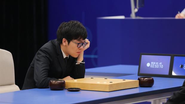Ke Jie, de 19 años, se enfrentó a AlphaGo el sábado pasado