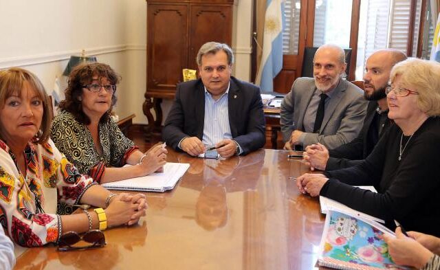 Gobierno y docentes