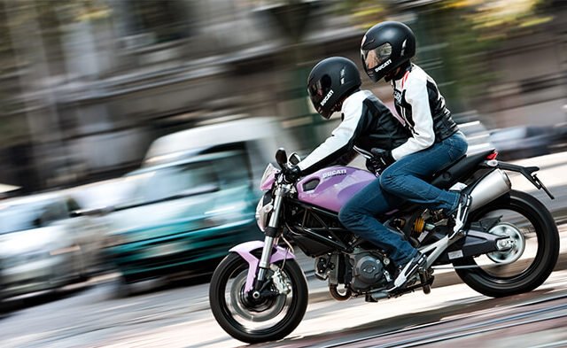Grave choque - motocicleta y auto