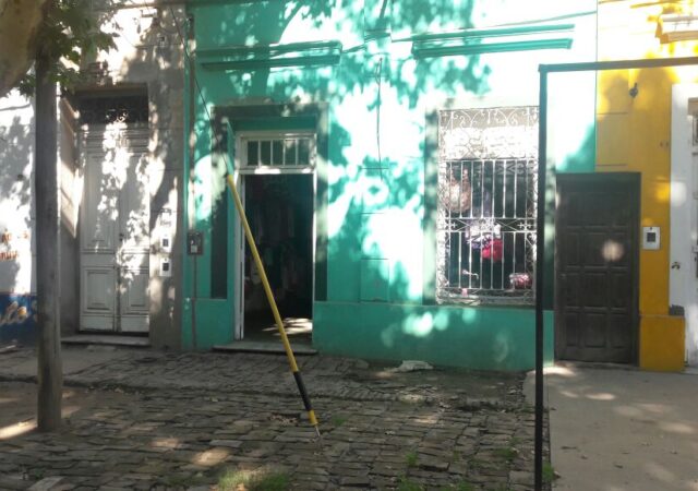 Roban comercio en Edison 69